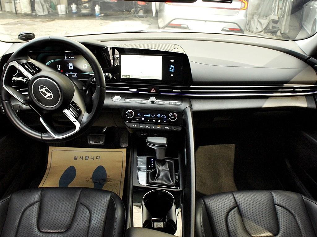 Hyundai Avante 1.6 HEV Modern 8