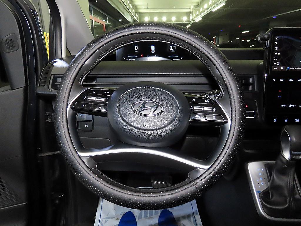 Hyundai Staria 2WD Diesel Cargo Modern 9