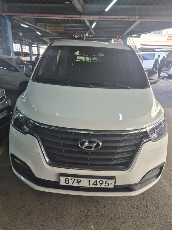 Hyundai Starex 2WD Van Modern 2