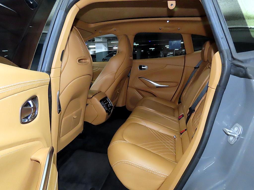 Aston Martin DBX 4.0 V8 707 8