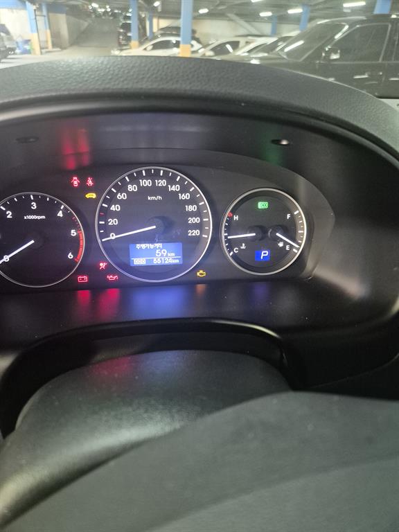 Hyundai Starex 2WD Van Modern 3