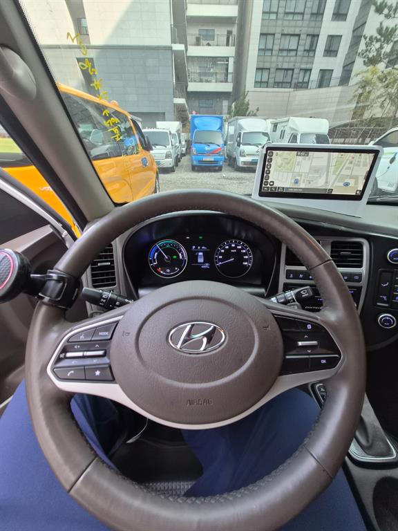 Hyundai Porter 1.0 Ton/ Super Cab/ Long Wheelbase 10