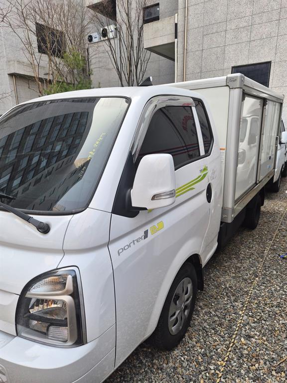 Hyundai Porter 1.0 Ton/ Super Cab/ Long Wheelbase 3