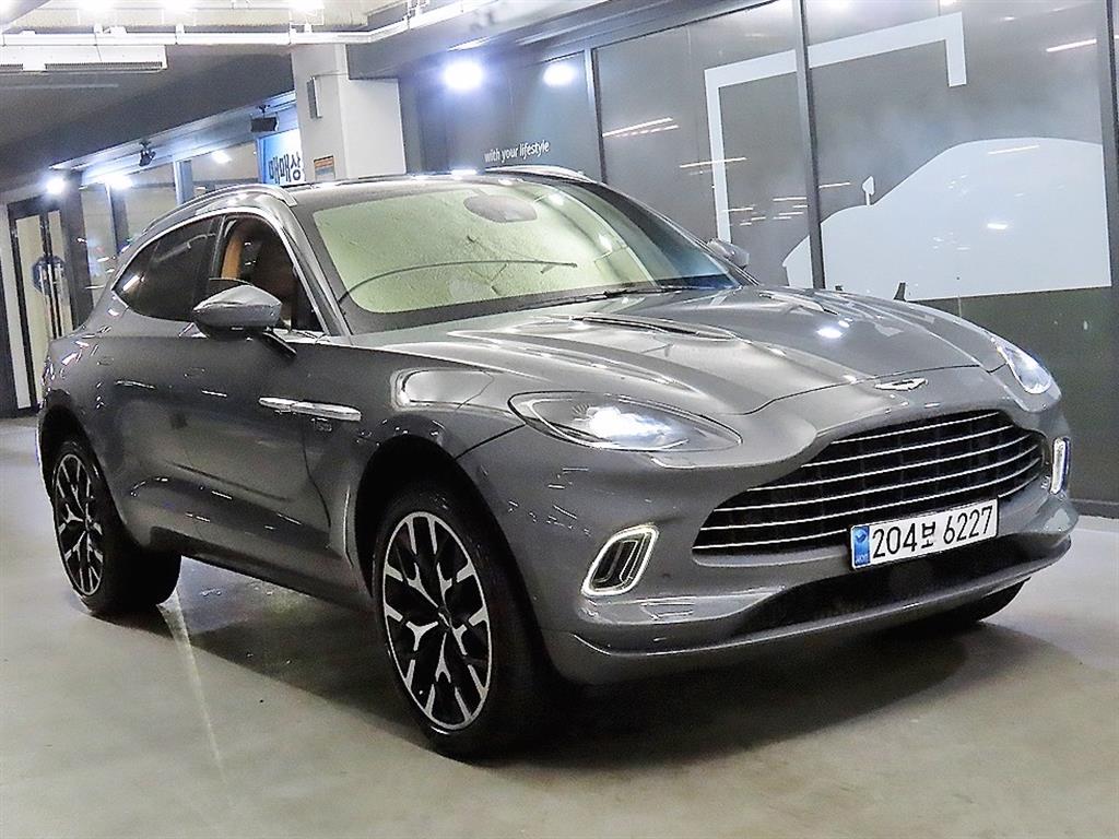 Aston Martin DBX 4.0 V8 707 2