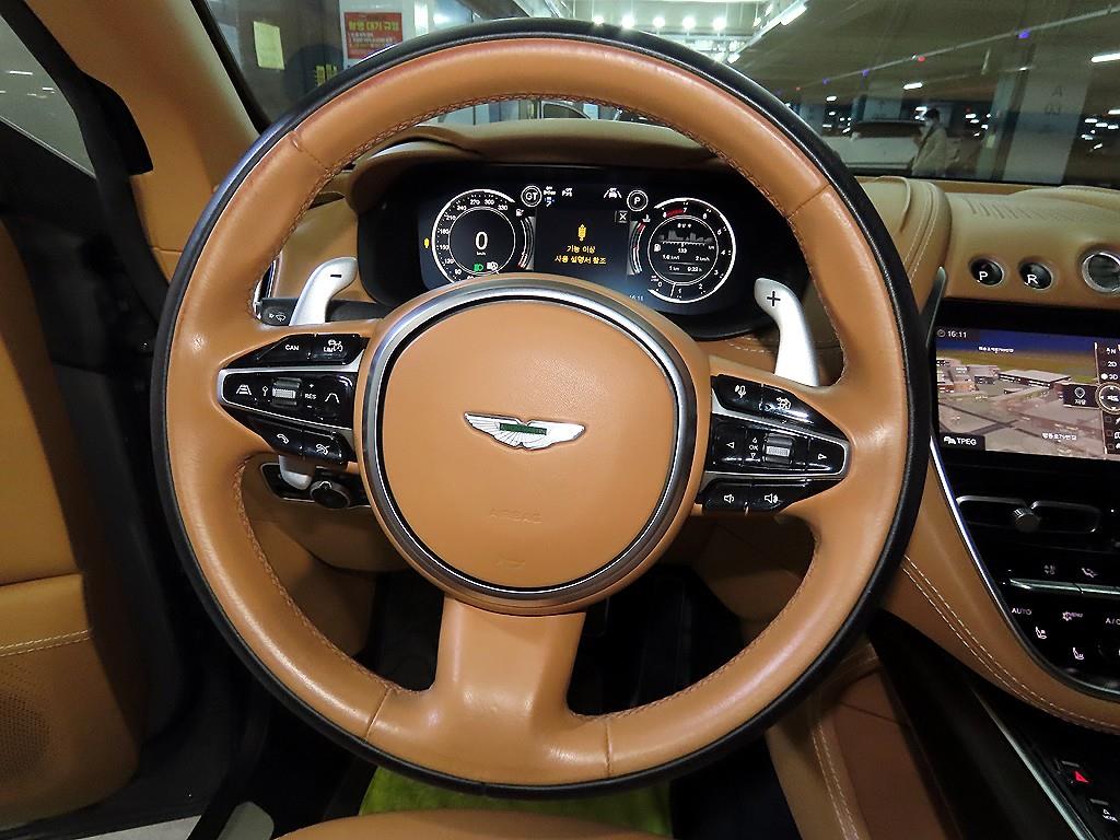 Aston Martin DBX 4.0 V8 707 9