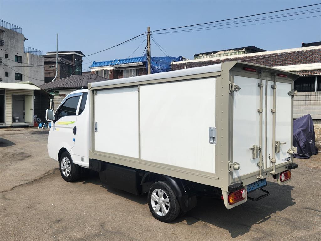 Hyundai Porter 1.0 Ton/ Super Cab/ Long Wheelbase 7