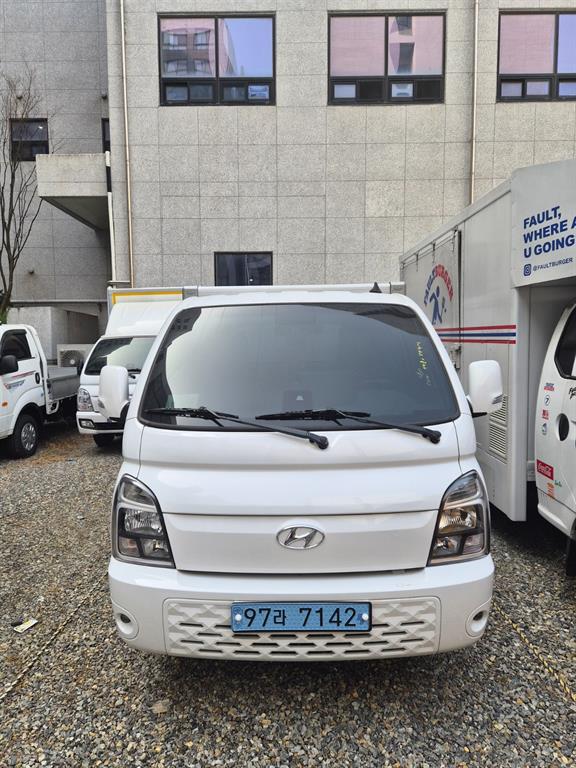 Hyundai Porter 1.0 Ton/ Super Cab/ Long Wheelbase 2