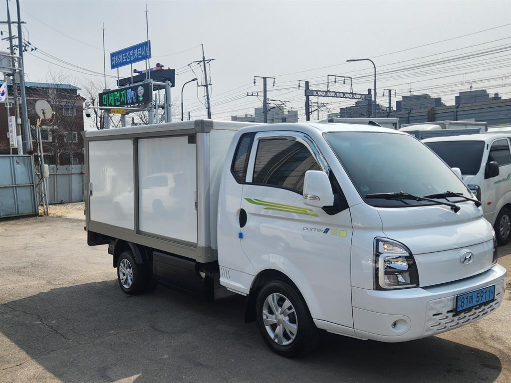 Hyundai Porter 1.0 Ton/ Super Cab/ Long Wheelbase 4