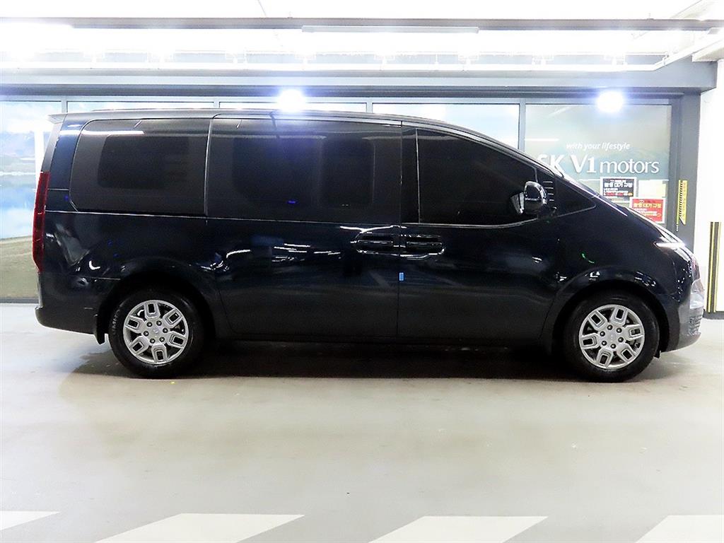 Hyundai Staria 2WD Diesel Cargo Modern 4