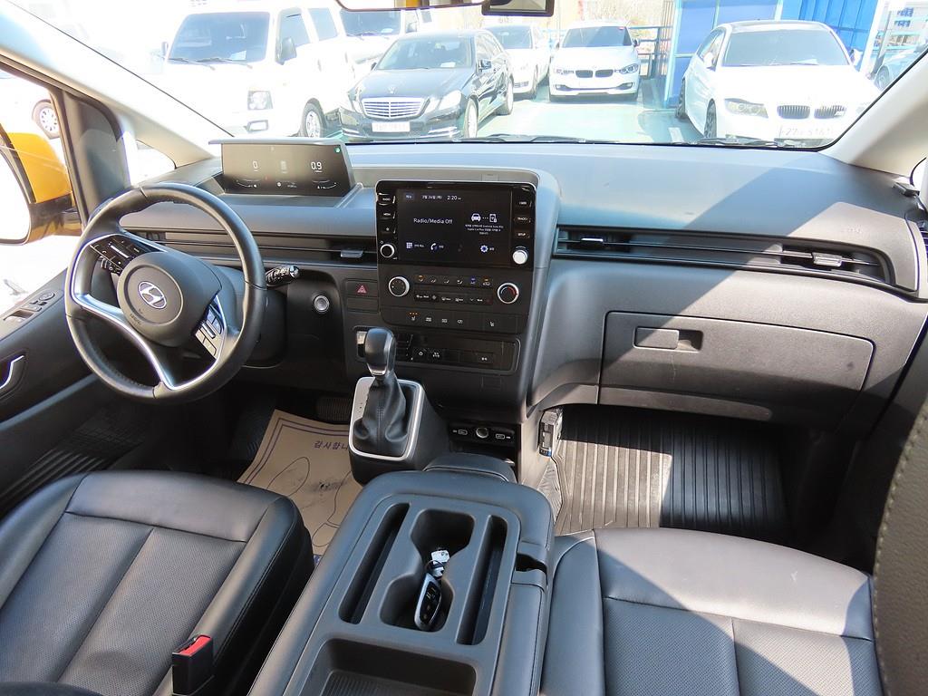 Hyundai Staria 6