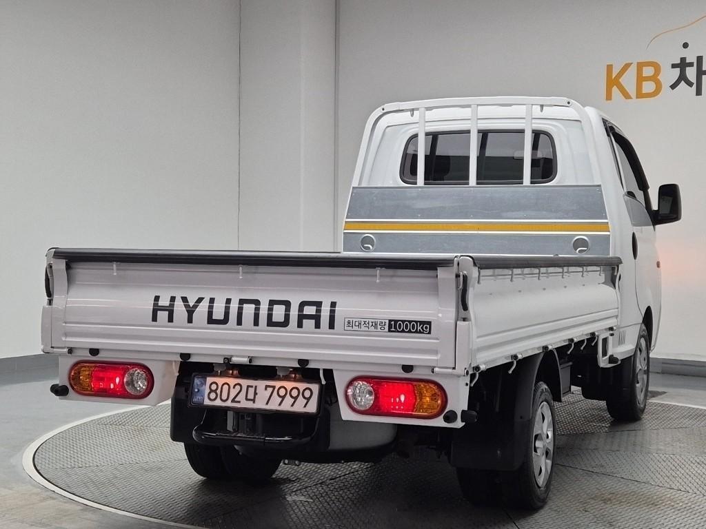 Hyundai Porter Super Cab/ Long Wheelbase/ 2WD Smart 4