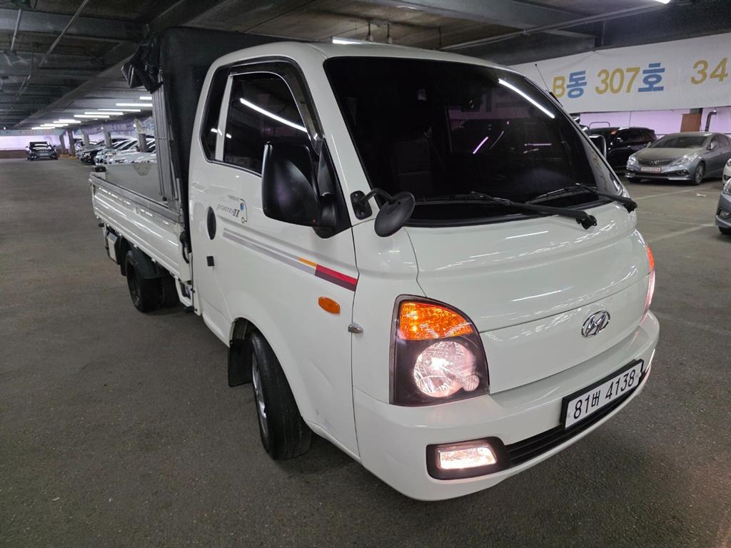Hyundai Porter Super Cab/ Long Wheelbase/ CRDi Smart 4