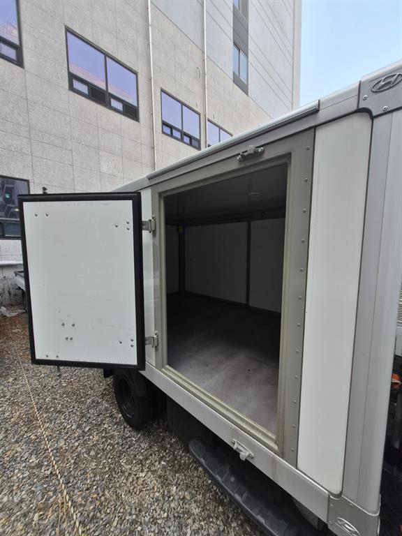 Hyundai Porter 1.0 Ton/ Super Cab/ Long Wheelbase 5