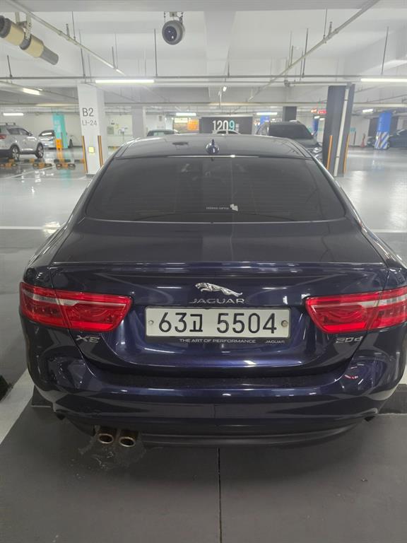 Jaguar XE 2.0D R Sport 3