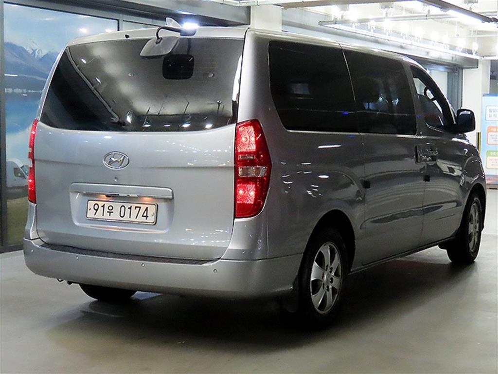 Hyundai Starex 2WD Van Smart 5
