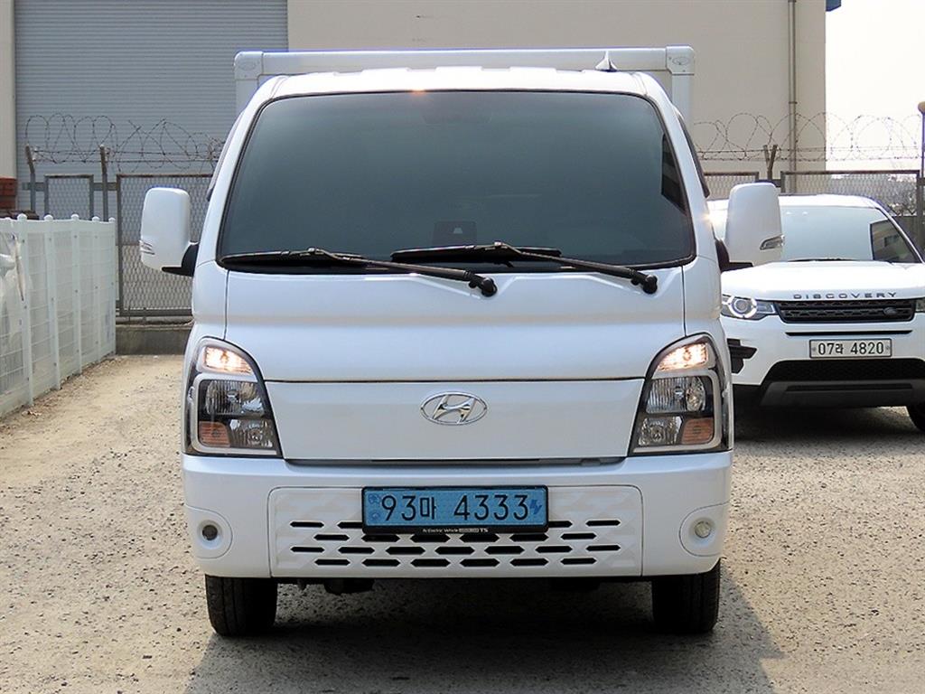 Hyundai Porter 1.0 Ton/ Super Cab/ Long Wheelbase