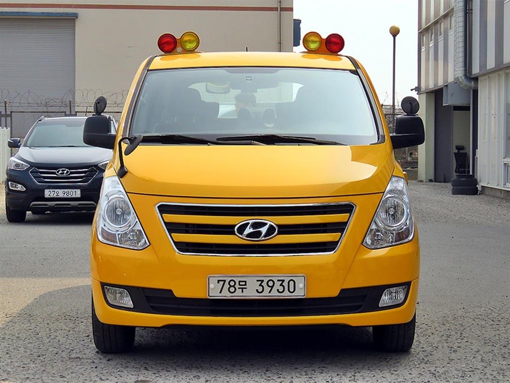 Hyundai Starex 2