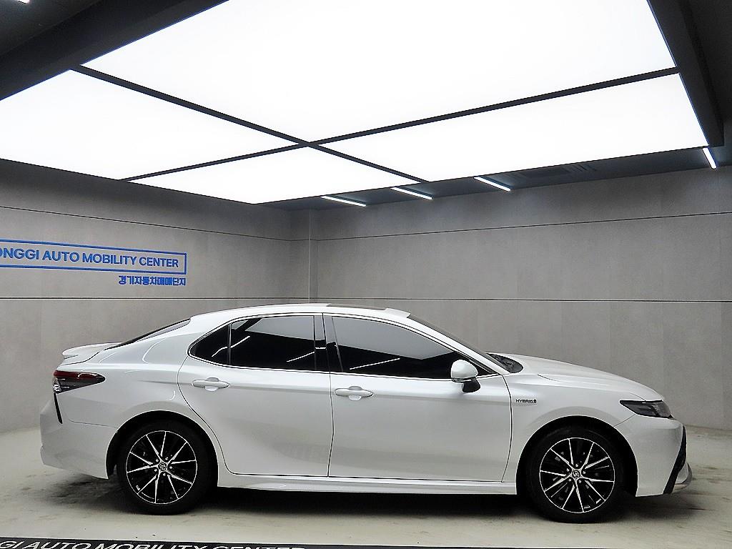 Toyota Camry 2.5 Hybrid XSE 3