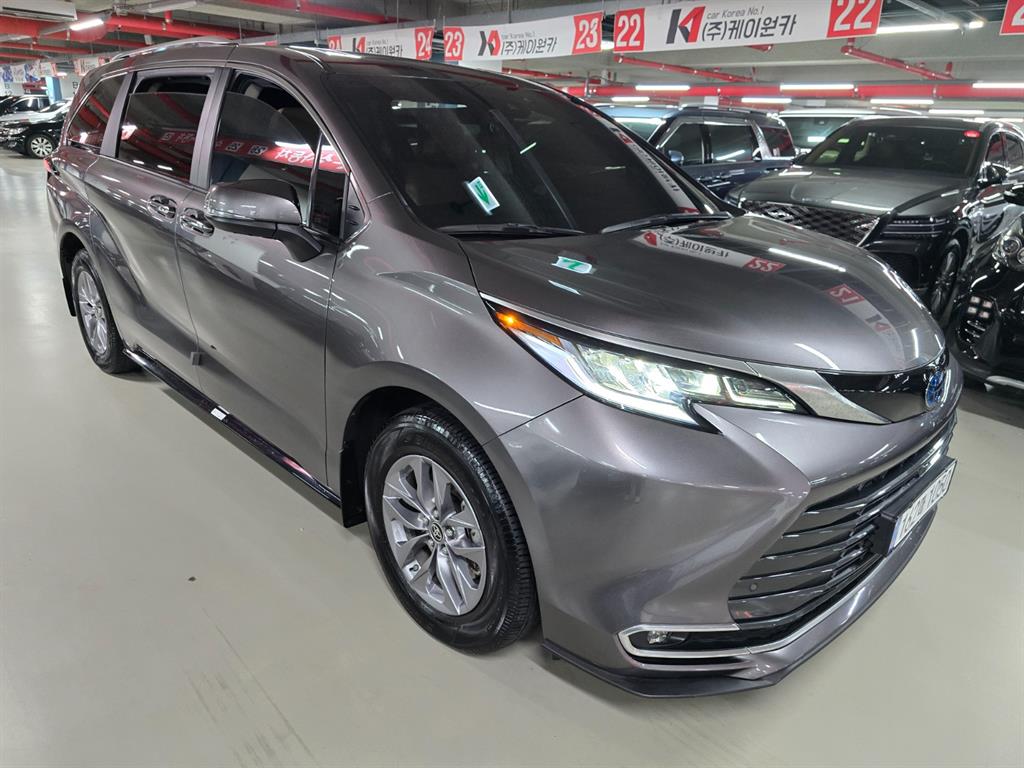 Toyota Sienna 2.5 AWD Hybrid 2