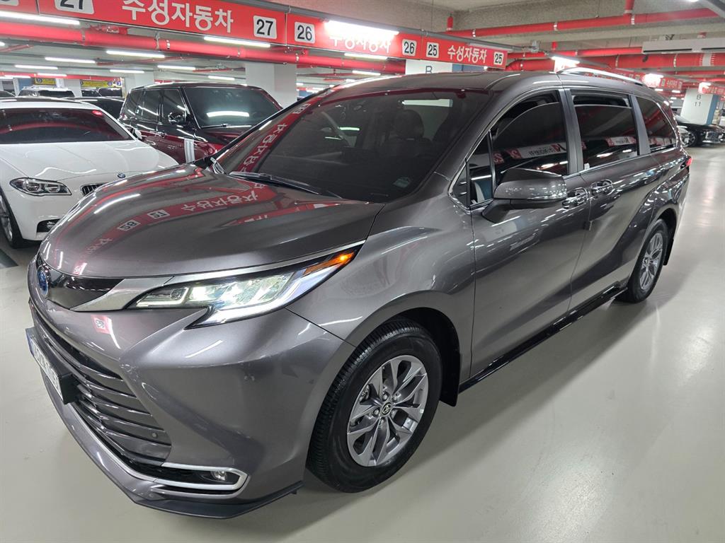 Toyota Sienna 2.5 AWD Hybrid 4