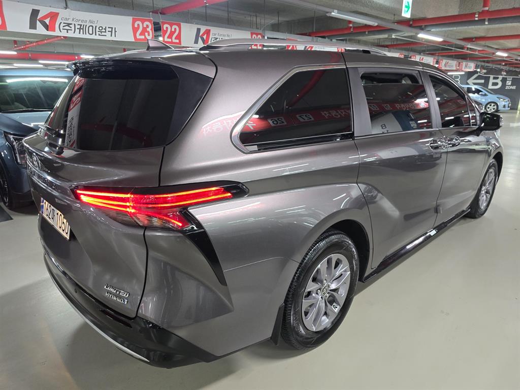 Toyota Sienna 2.5 AWD Hybrid 7