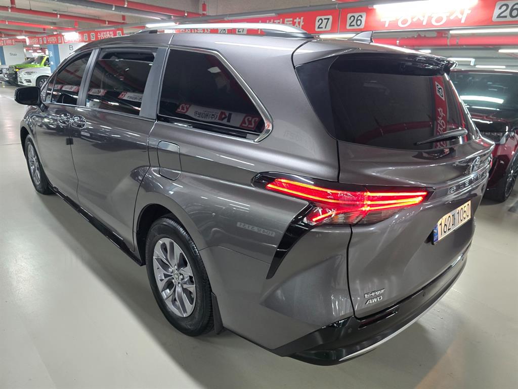 Toyota Sienna 2.5 AWD Hybrid 5