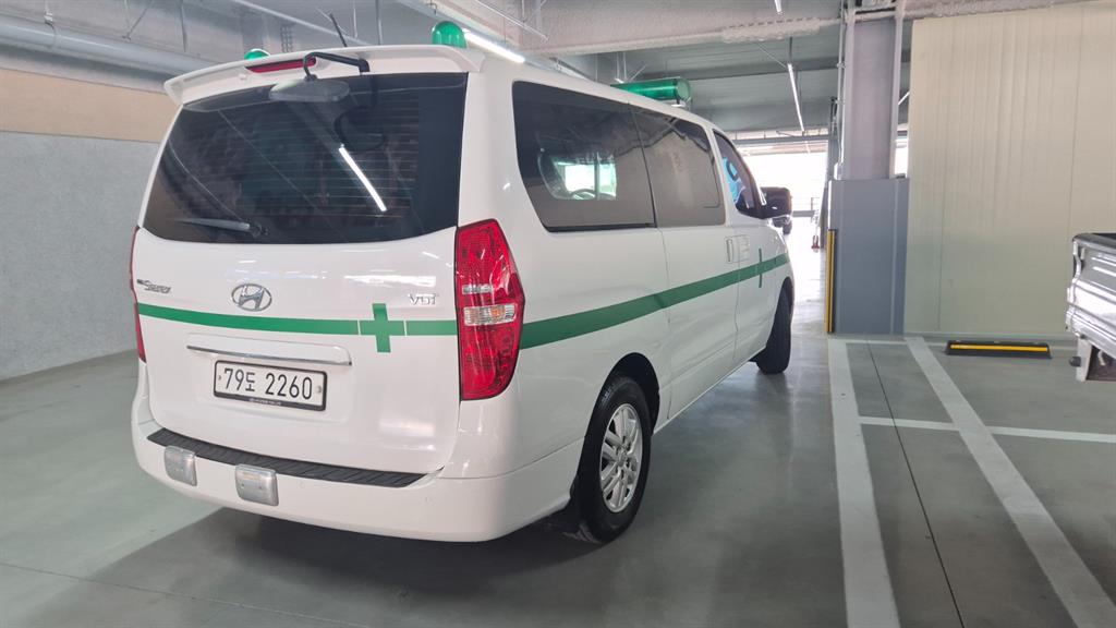 Hyundai Starex Ambulance 2WD 10