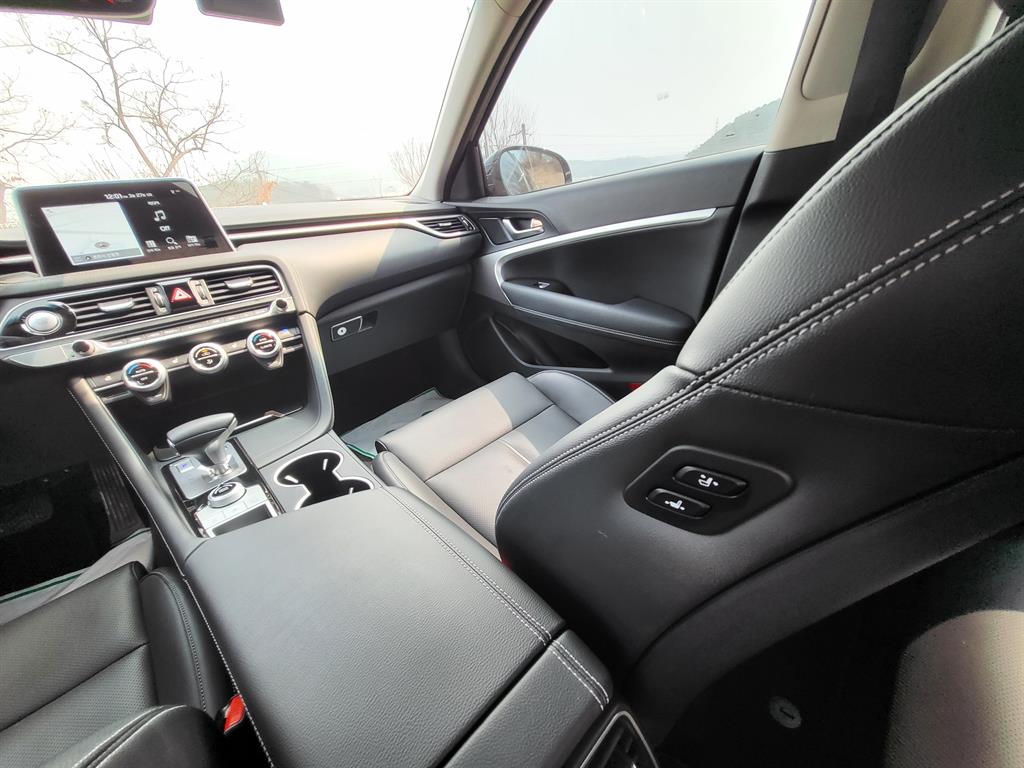 Genesis G70 2.0T AWD Advanced 9