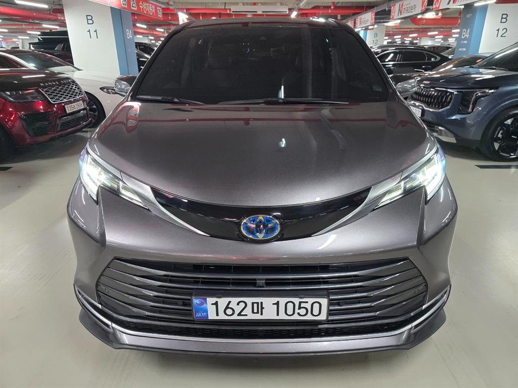 Toyota Sienna 2.5 AWD Hybrid 3