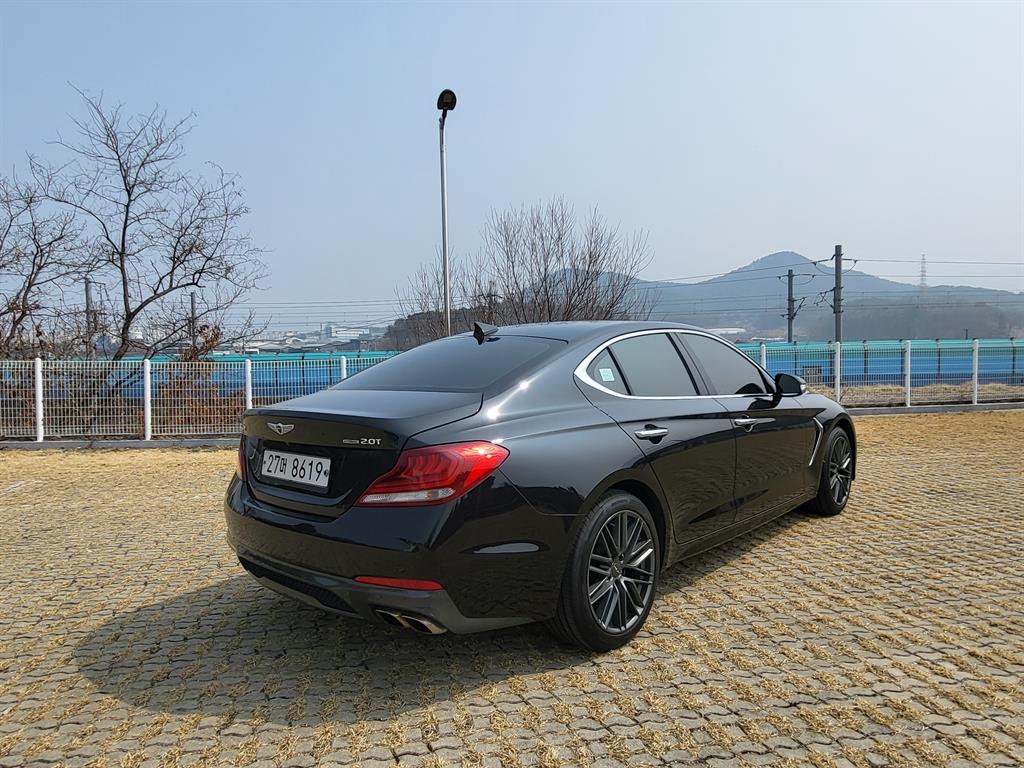 Genesis G70 2.0T AWD Advanced 3