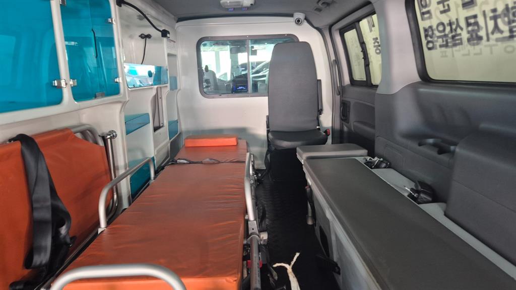 Hyundai Starex Ambulance 2WD 6