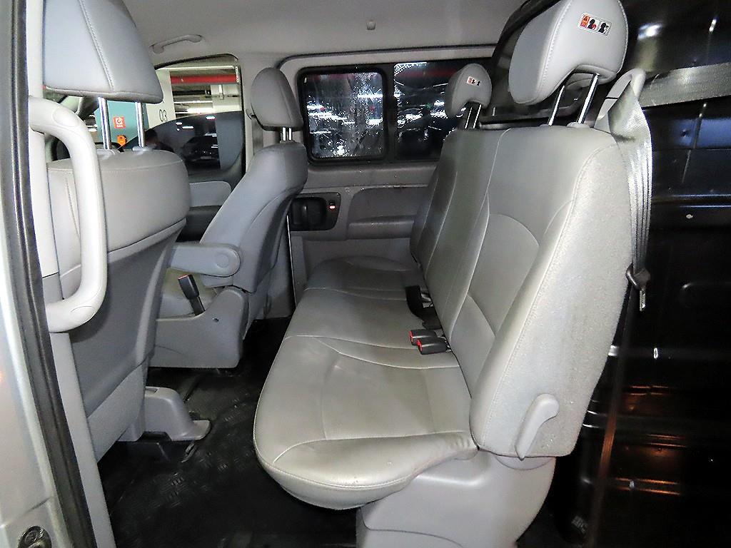 Hyundai Starex 2WD Van Smart 8