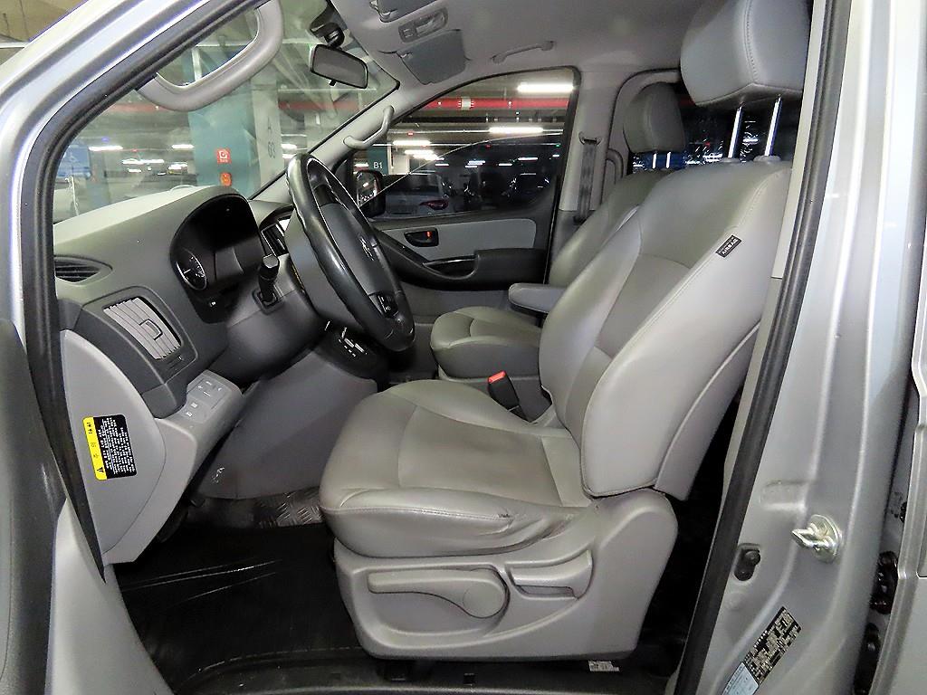 Hyundai Starex 2WD Van Smart 7