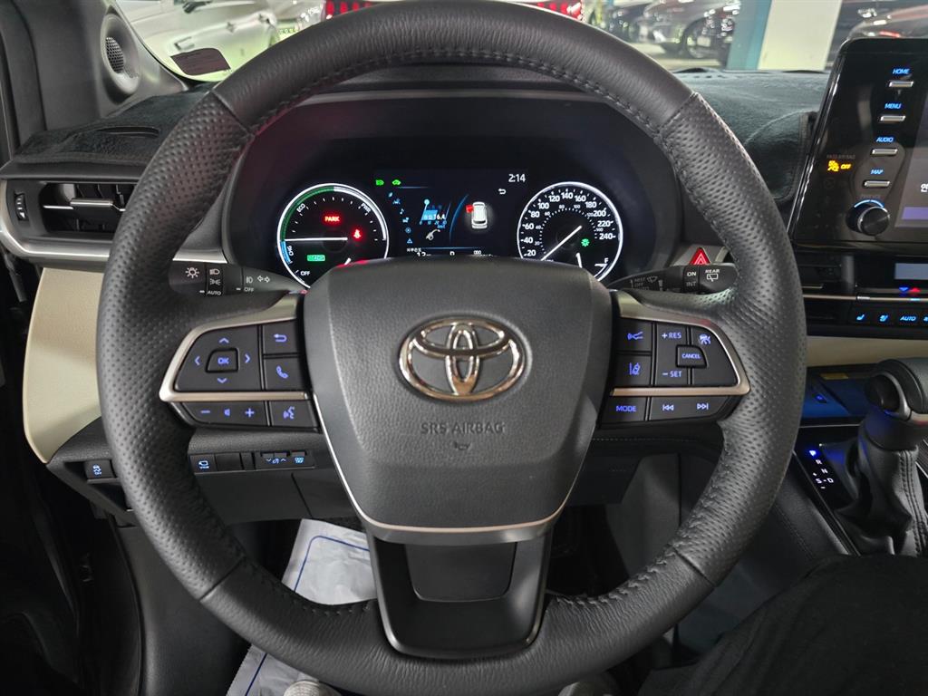 Toyota Sienna 2.5 AWD Hybrid 9
