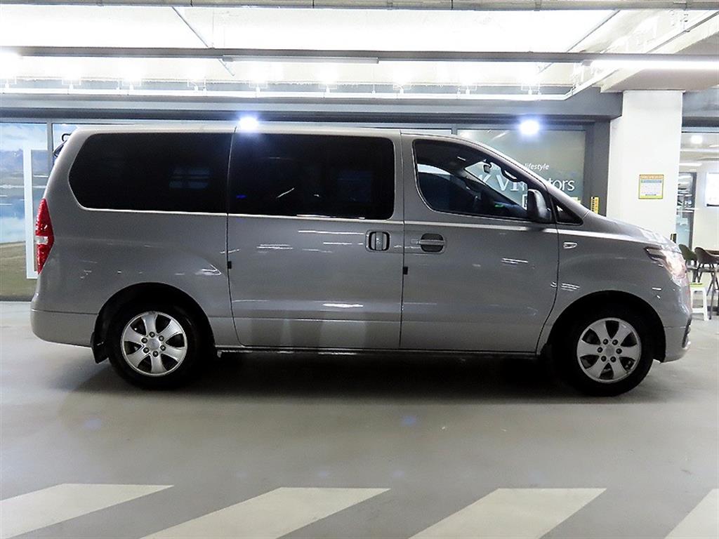 Hyundai Starex 2WD Van Smart 4