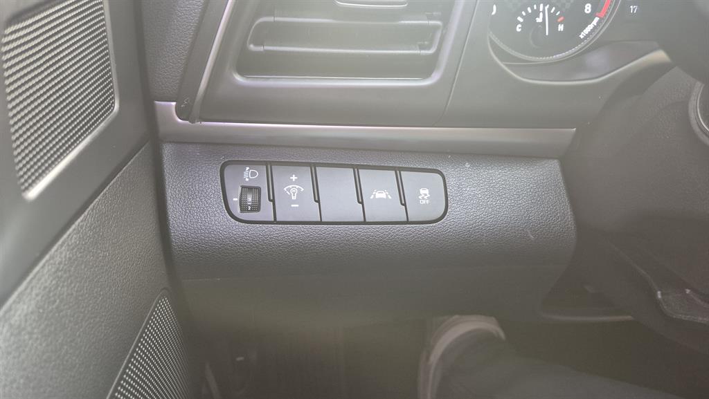 Hyundai Avante 1.6 Smart 9