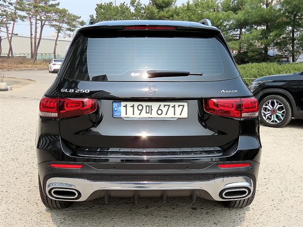 Mercedes-Benz GLB-Class GLB250 4MATIC 5