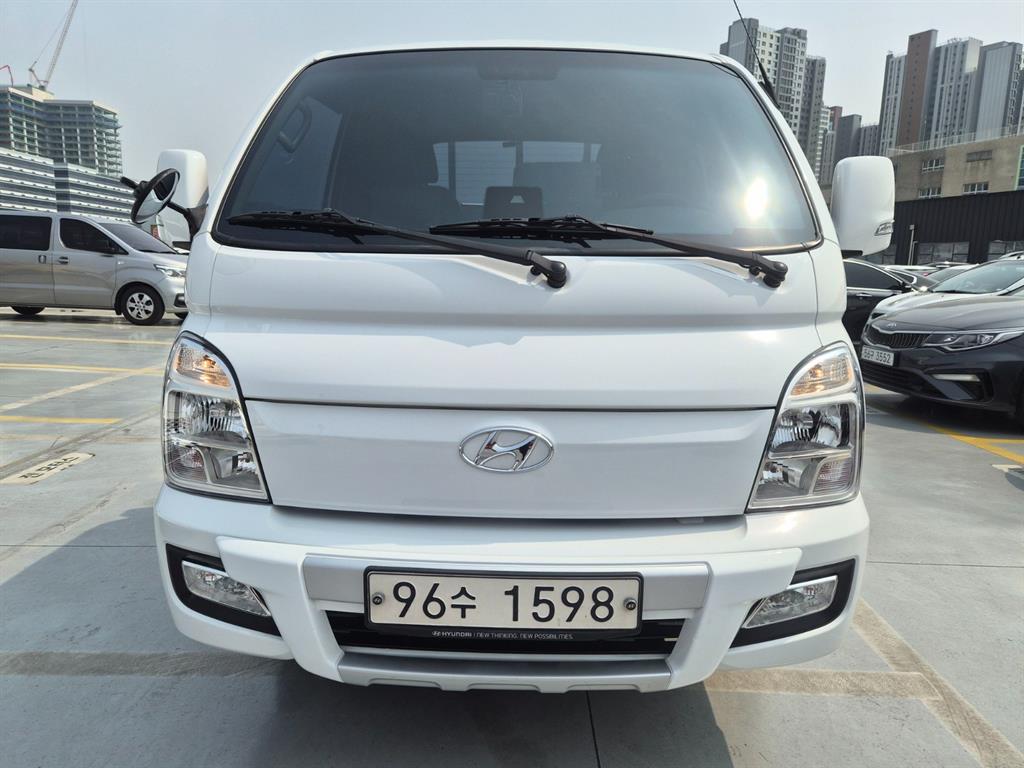 Hyundai Porter 1.0 Ton/ Super Cab/ Long Wheelbase/ CRDi Premium
