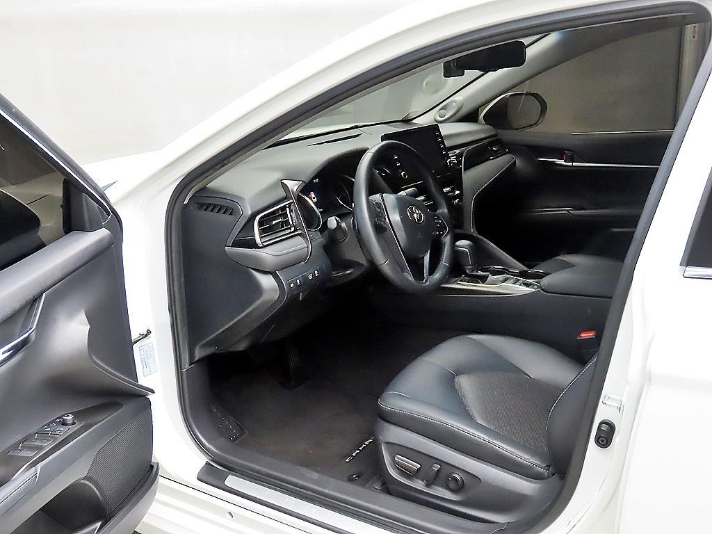 Toyota Camry 2.5 Hybrid XSE 6