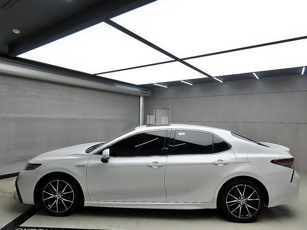 Toyota Camry 2.5 Hybrid XSE 5