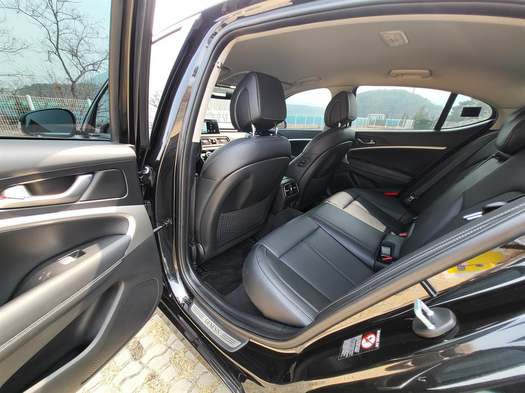 Genesis G70 2.0T AWD Advanced 7