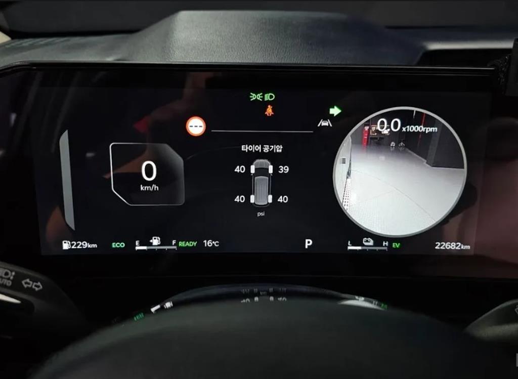 Kia Carnival HEV Signature Gravity 9