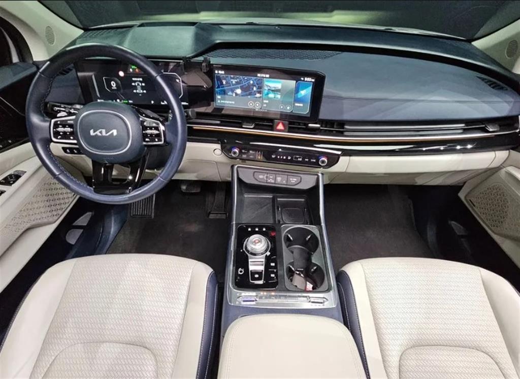 Kia Carnival HEV Signature Gravity 8