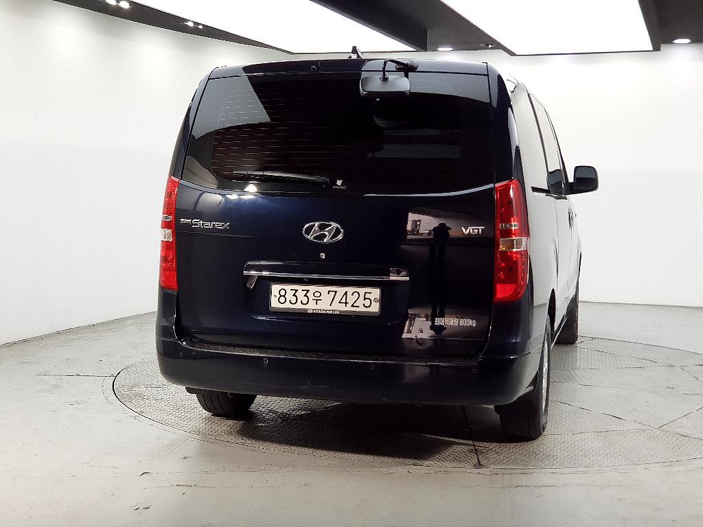 Hyundai Starex 2WD Van Smart 4