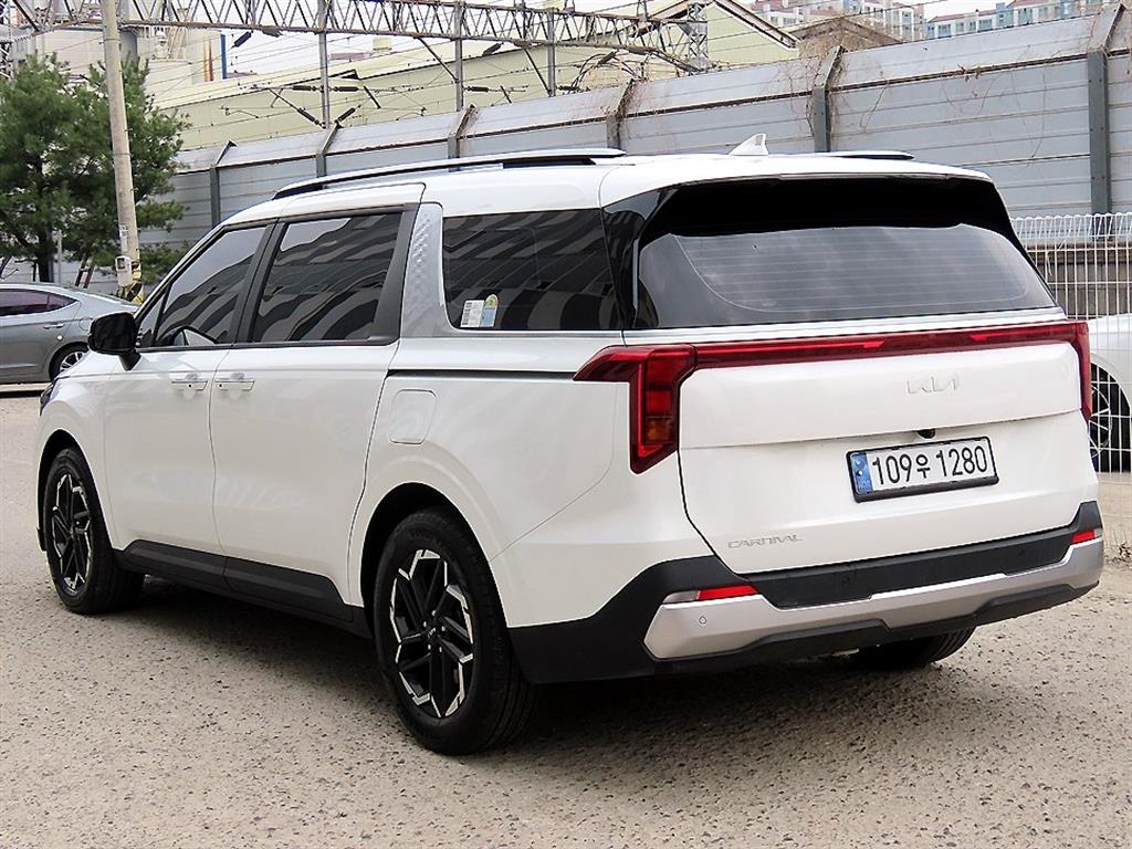 Kia Carnival Diesel Prestige — фото 3