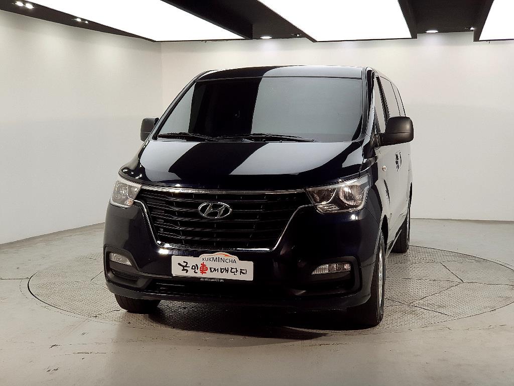 Hyundai Starex 2WD Van Smart 3