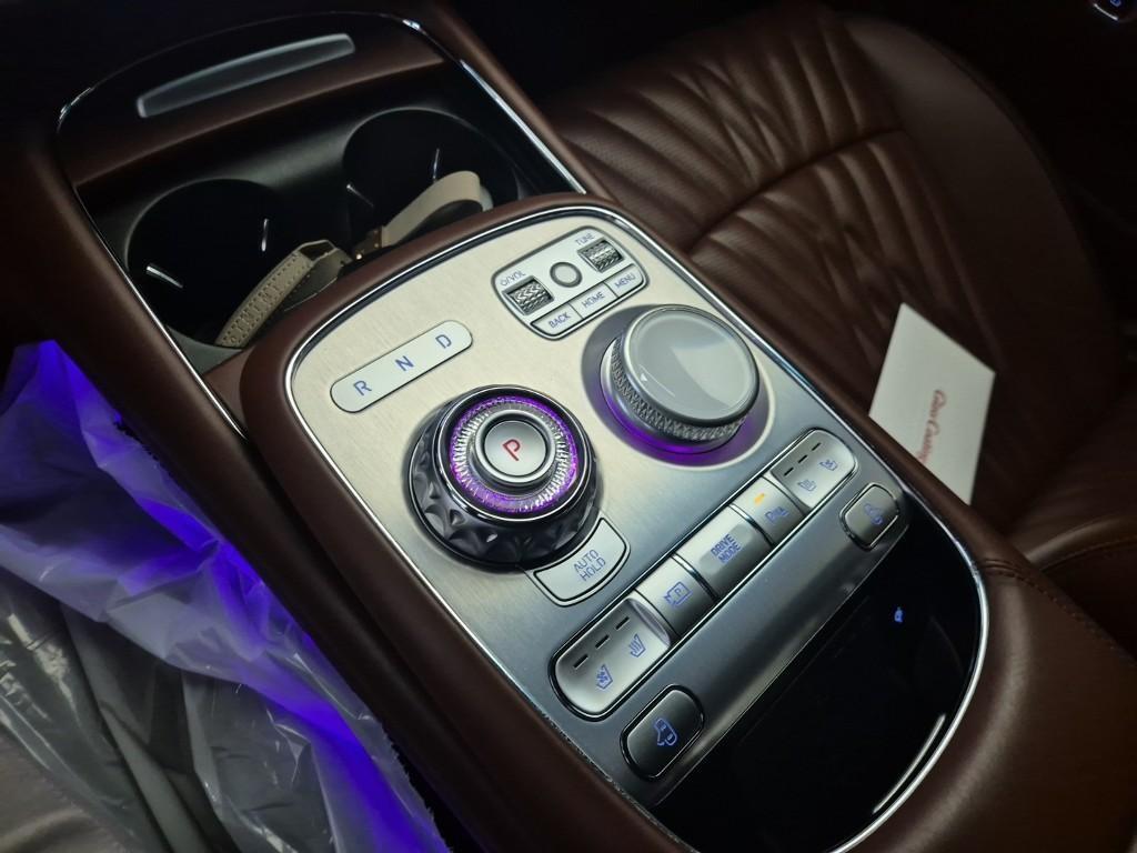 Genesis G90 3.5T GDI AWD 9