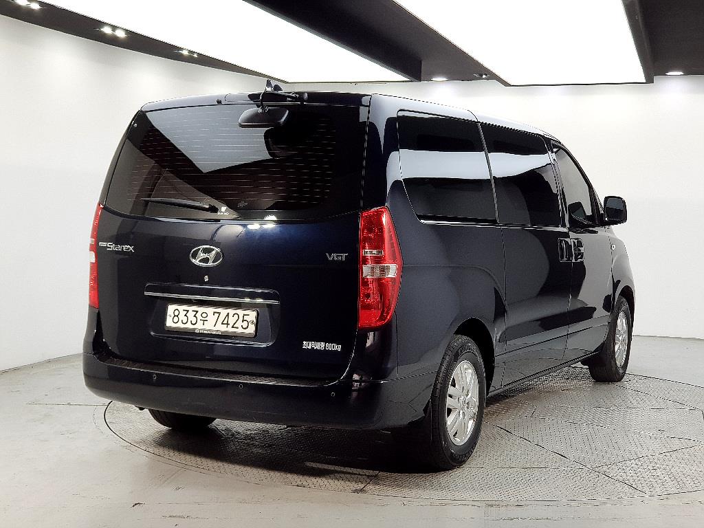 Hyundai Starex 2WD Van Smart 5