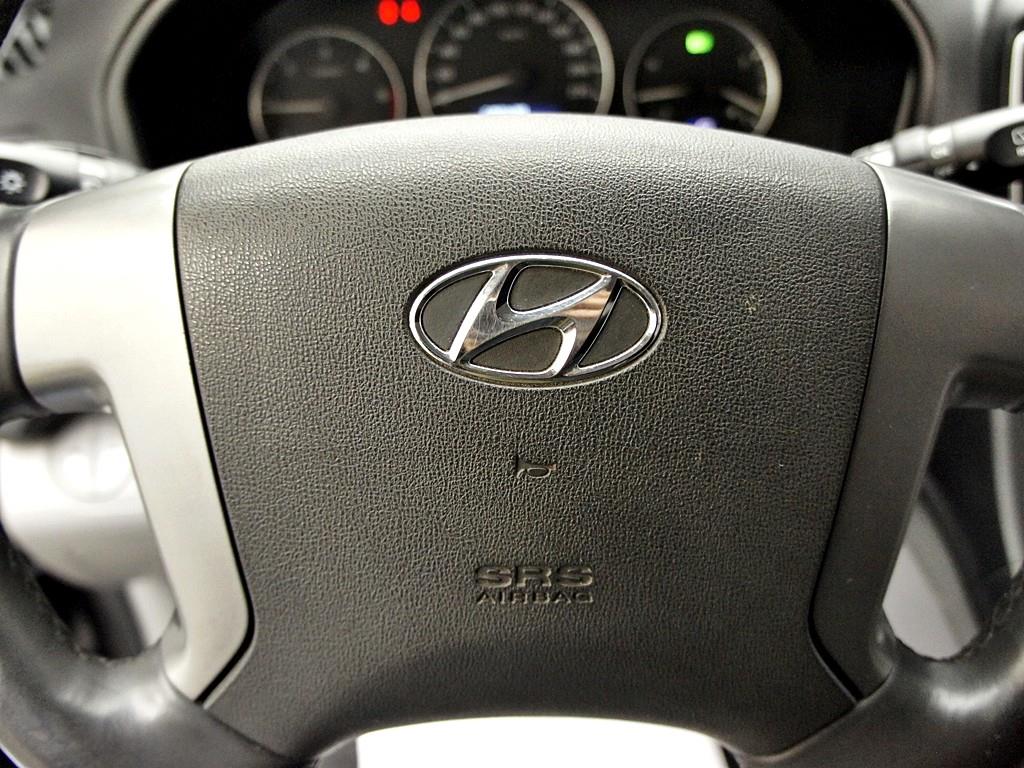 Hyundai Starex 2WD Van Smart 8