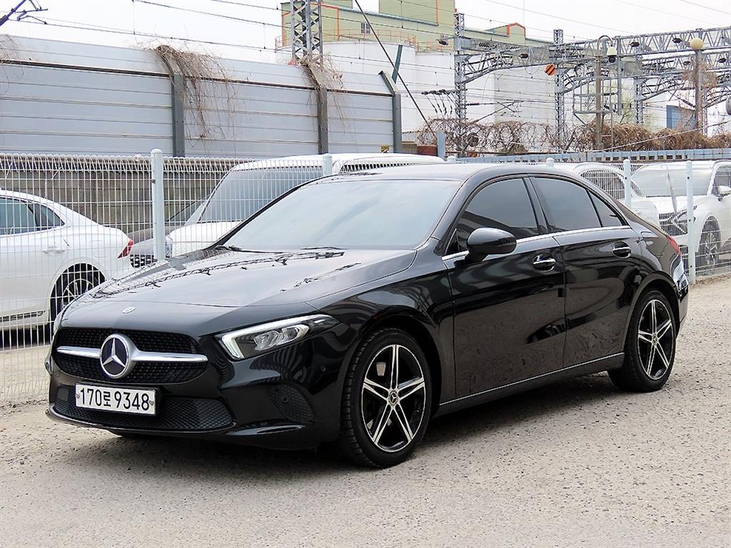 벤츠 A 클래스 A250 4MATIC 세단 사진 2/18